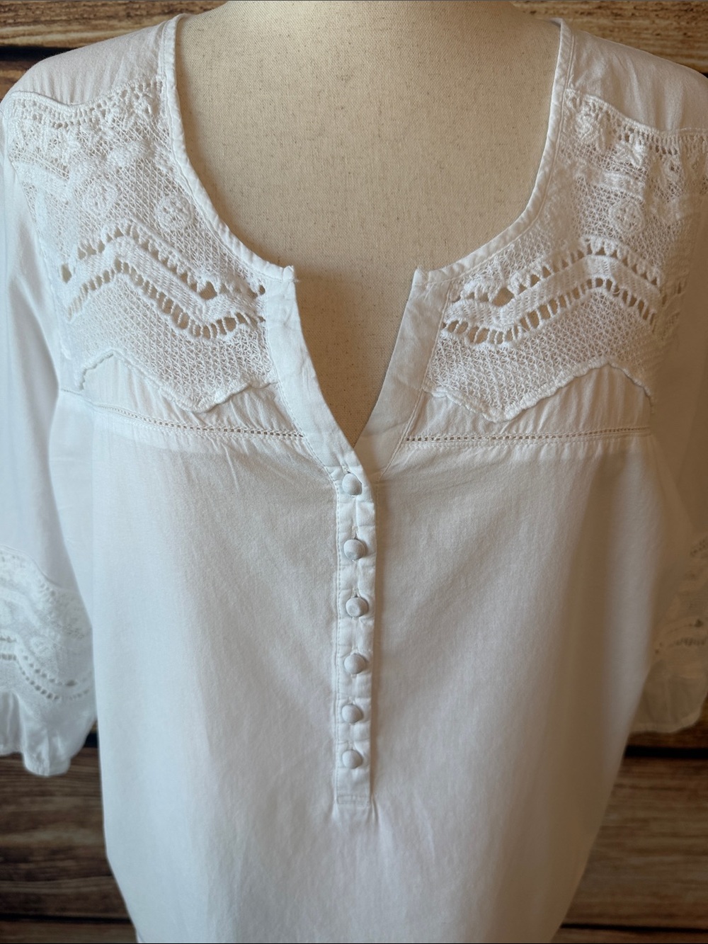 Women’s White Lace Yoke Button-Front Blouse - Picture 3 of 7